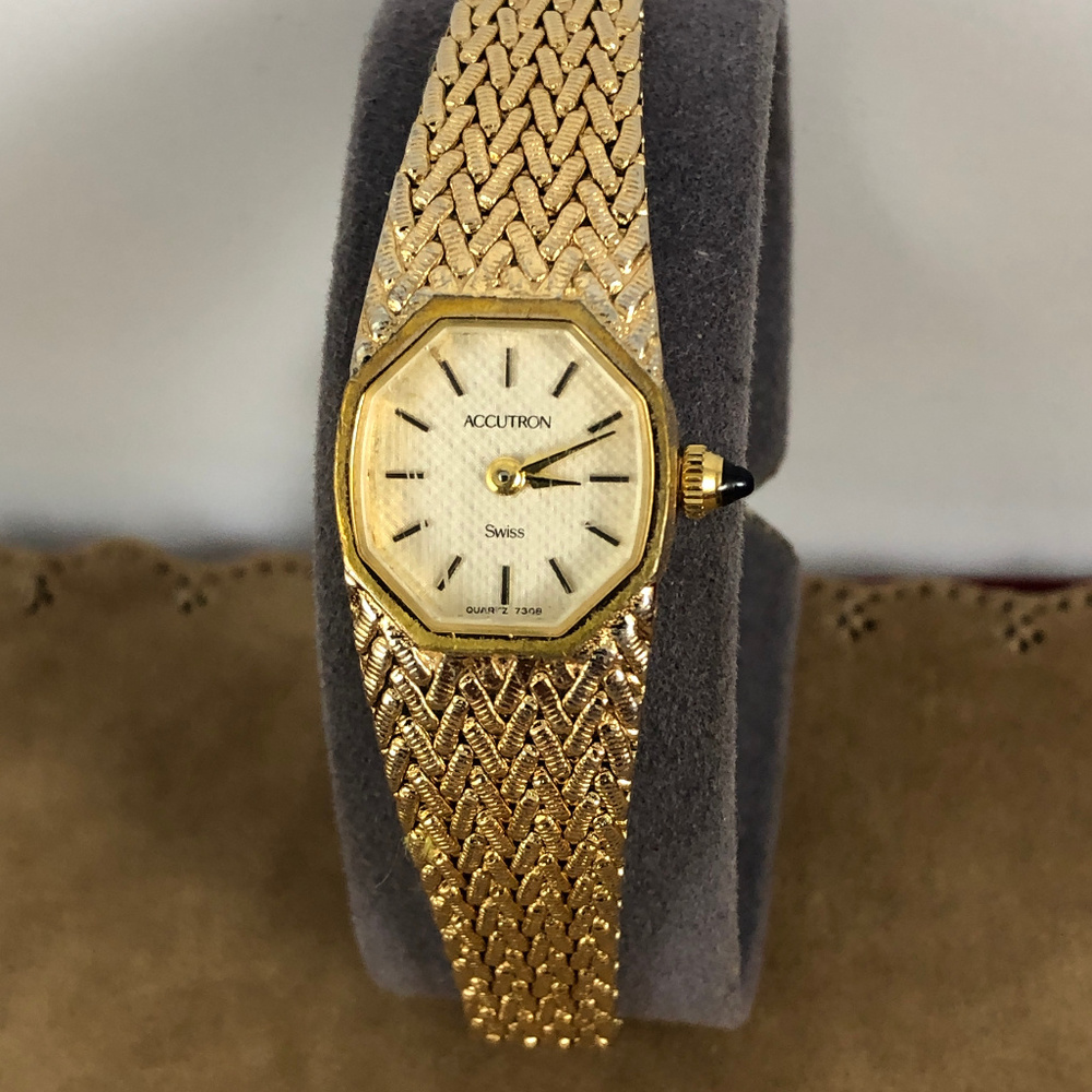 Vintage Accutron Quartz watch by Bulova Gold Tone